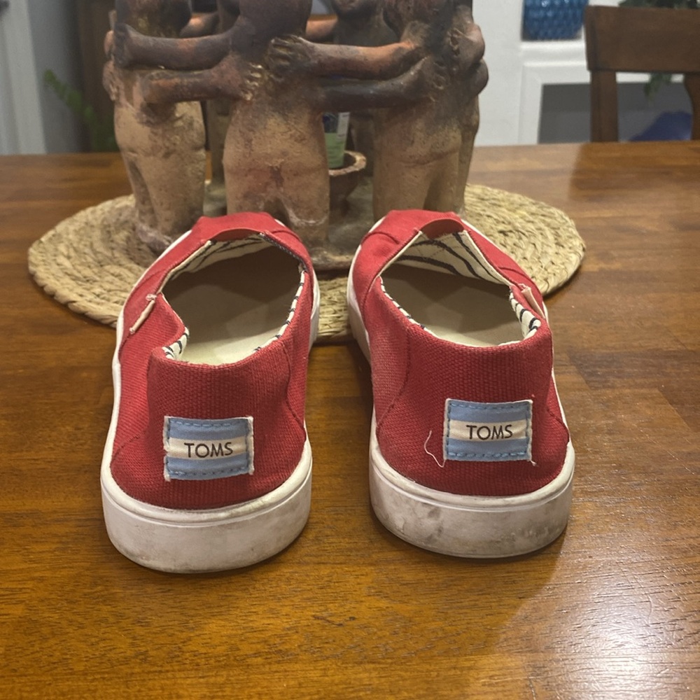 Toms - Picture 6 of 6